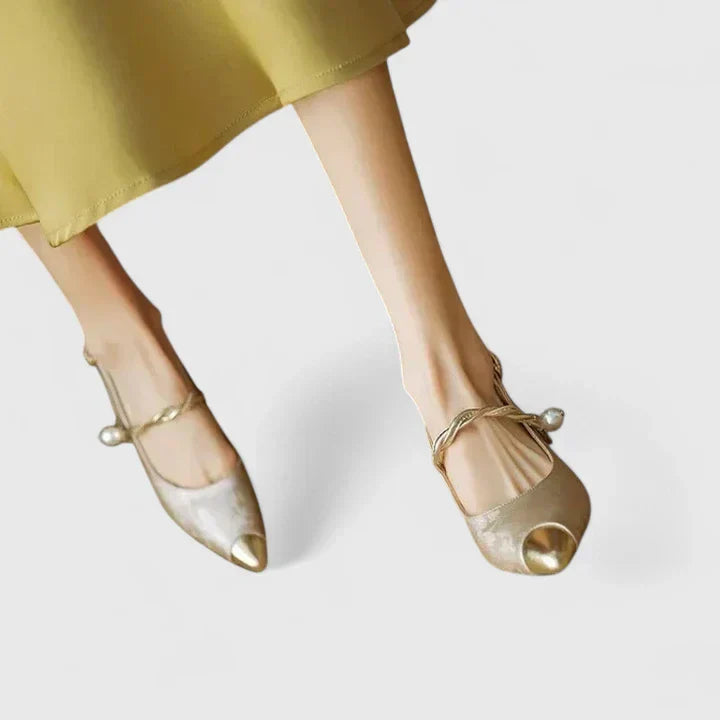 Livia | Chic Kitten Heels